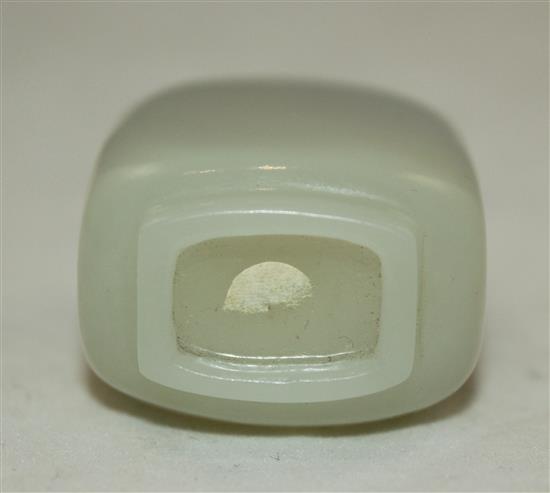 A Chinese pale celadon jade snuff bottle, 1800-1900, 7cm